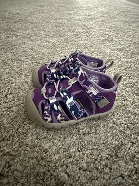 Keen Toddler girls Seacamp II CNX water sandals camo/purple 4 Toddler